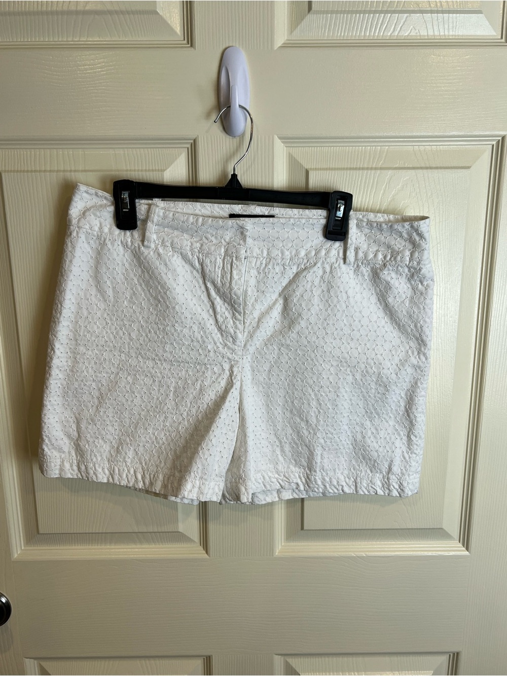Talbots Women’s White Eyelet cotton Shorts lined 12